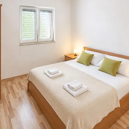 6 Bedroom Gorgeous In Vrgorac